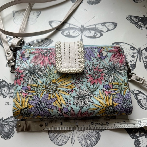 Sakroots large smartphone wristlet wallet, Pastel Flower Garden, Crossbody Bag - Picture 3 of 9